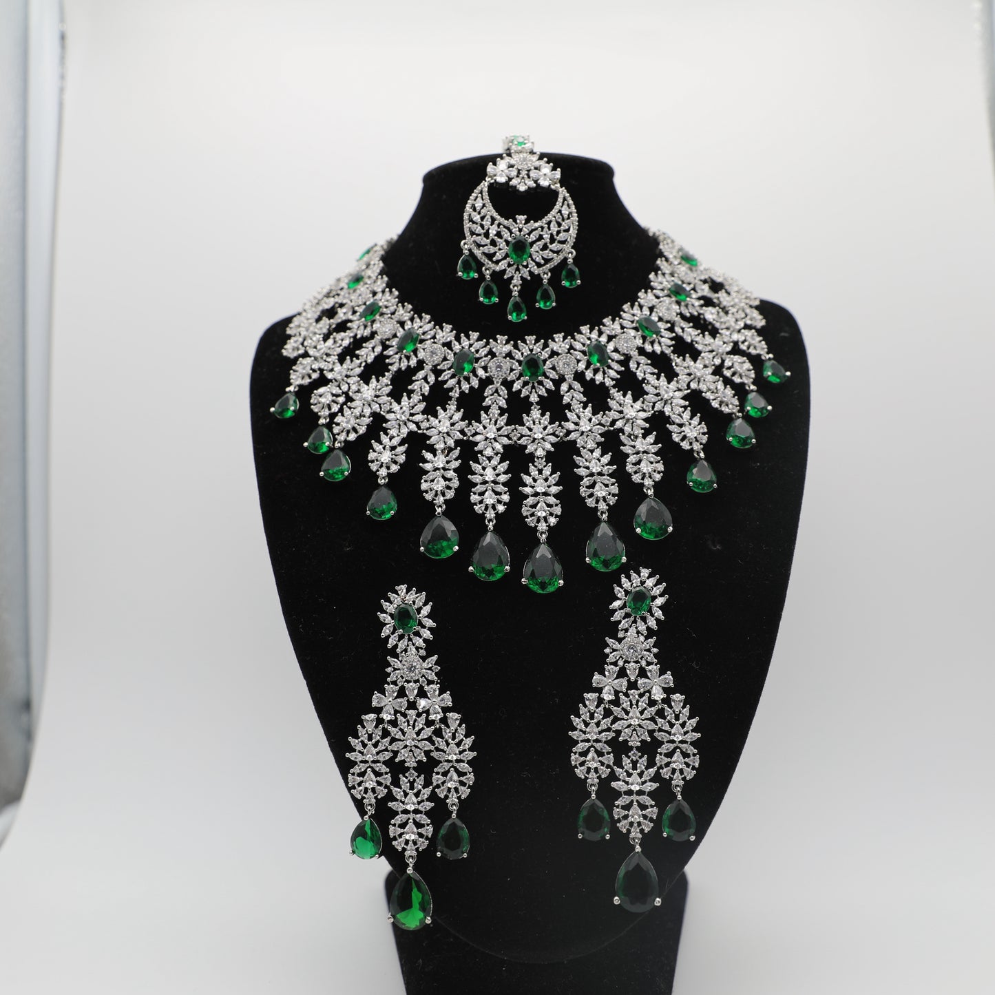 π Green American Diamond Jewelry Set β Necklace, Earrings & Tikka β¨