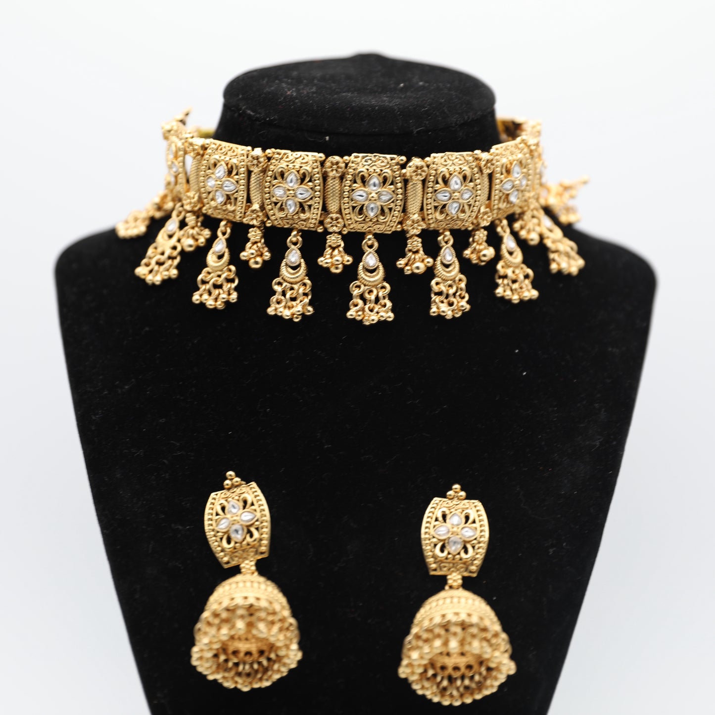 π€ White Gold-Plated Necklace Set β Main Necklace with Earrings