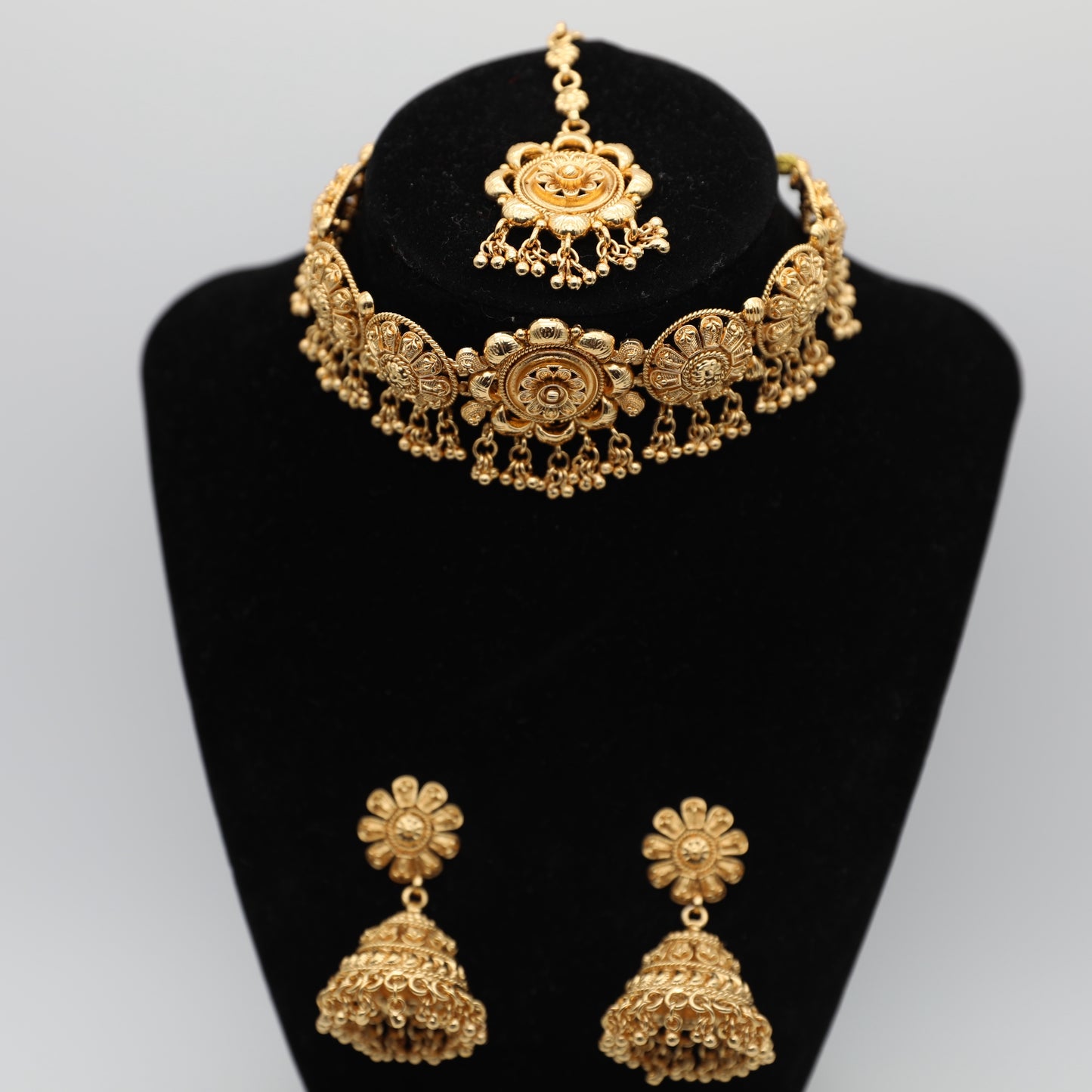 πΈ Gold-Plated Flower Design Necklace Set β Necklace, Earrings & Tikka