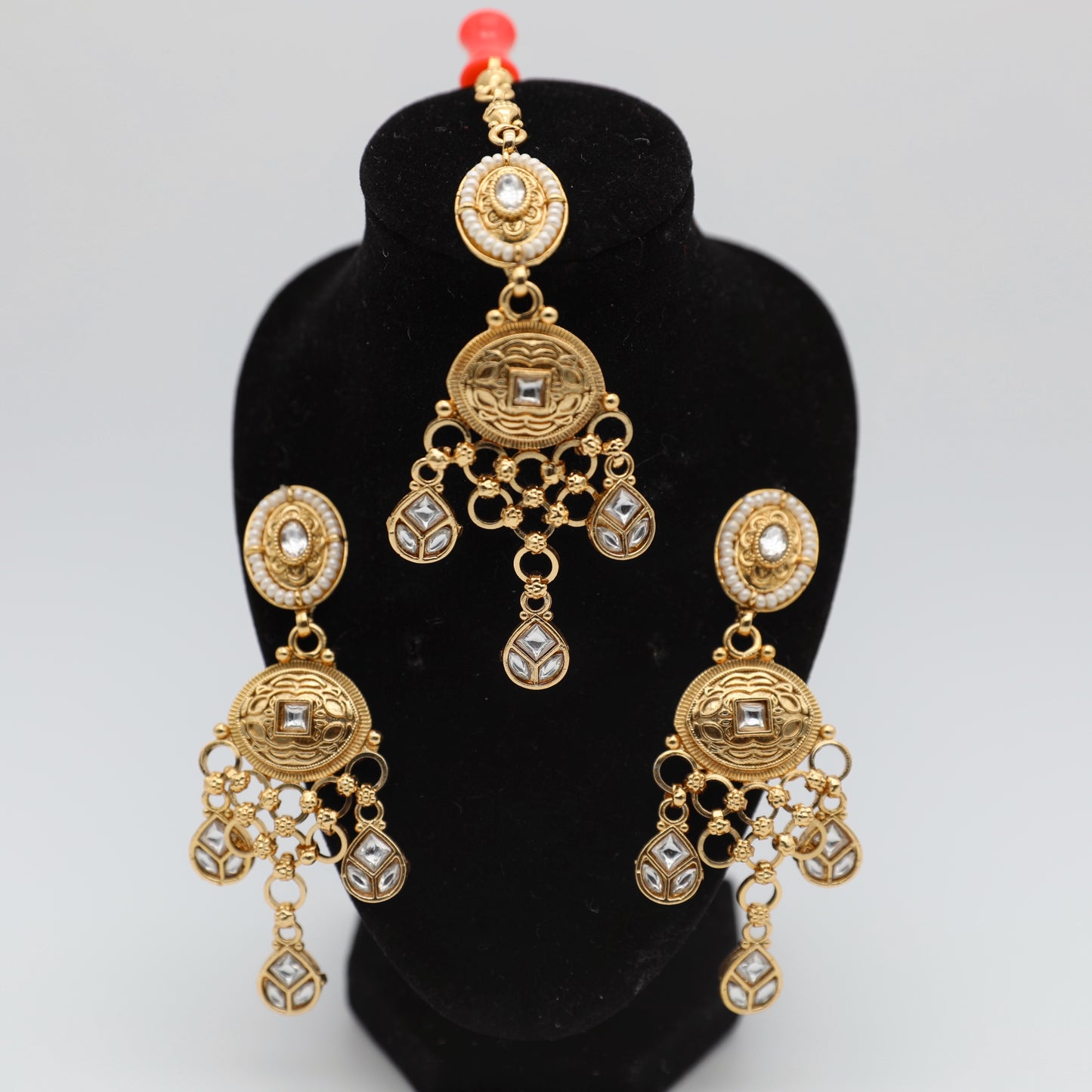 Gold-Plated White Necklace Set with Tikka – Necklace, Earrings & Tikka