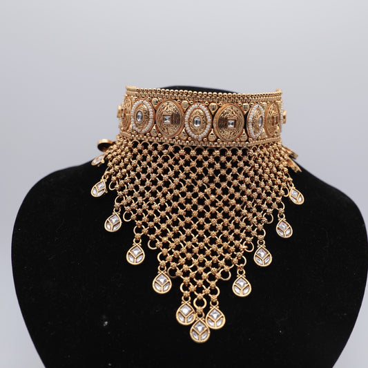 Gold-Plated White Necklace Set with Tikka – Necklace, Earrings & Tikka